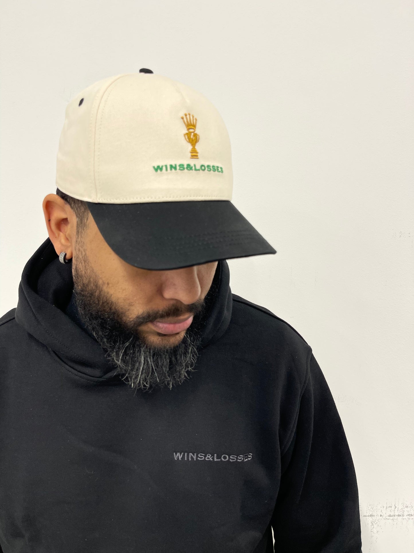 WINS & LOSSES BAR LOGO HOODIE BLACK